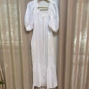 XiRENA White Long Sleeve Dress